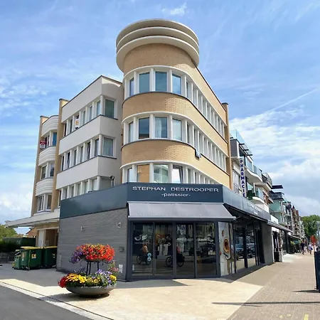 Julia's Surf Shack * Sint-Idesbald